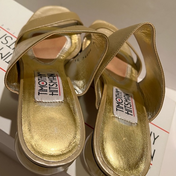 WOMEN’S TIMOTHY HITSMAN GOLD HEELS with LUCITE BALL. - Picture 4 of 13